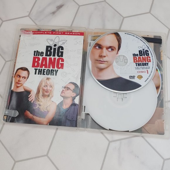 Big Bang Theory TV Series-Seasons 1-4. 13 DVD Set in Excellent Used Condition. - Picture 3 of 14